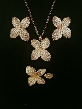Gold Toned Floral Jewelry Set